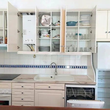Be Local - In With Pool Access Apartment *