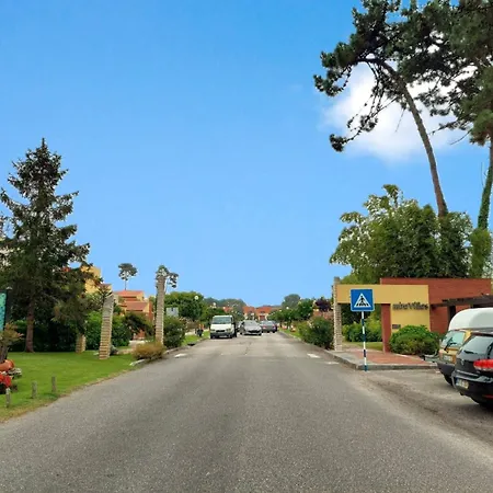 Be Local - In With Pool Access Apartment